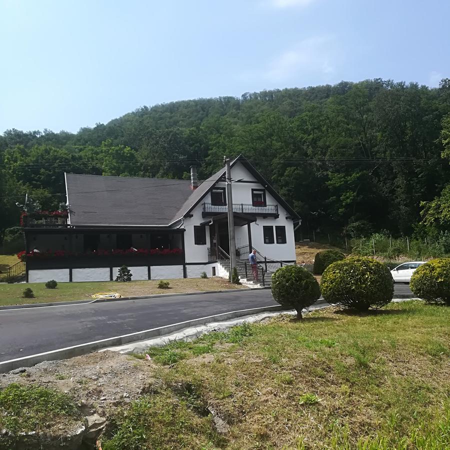 Penzion a Reštaurácia Hanišberg Krupina Exterior foto